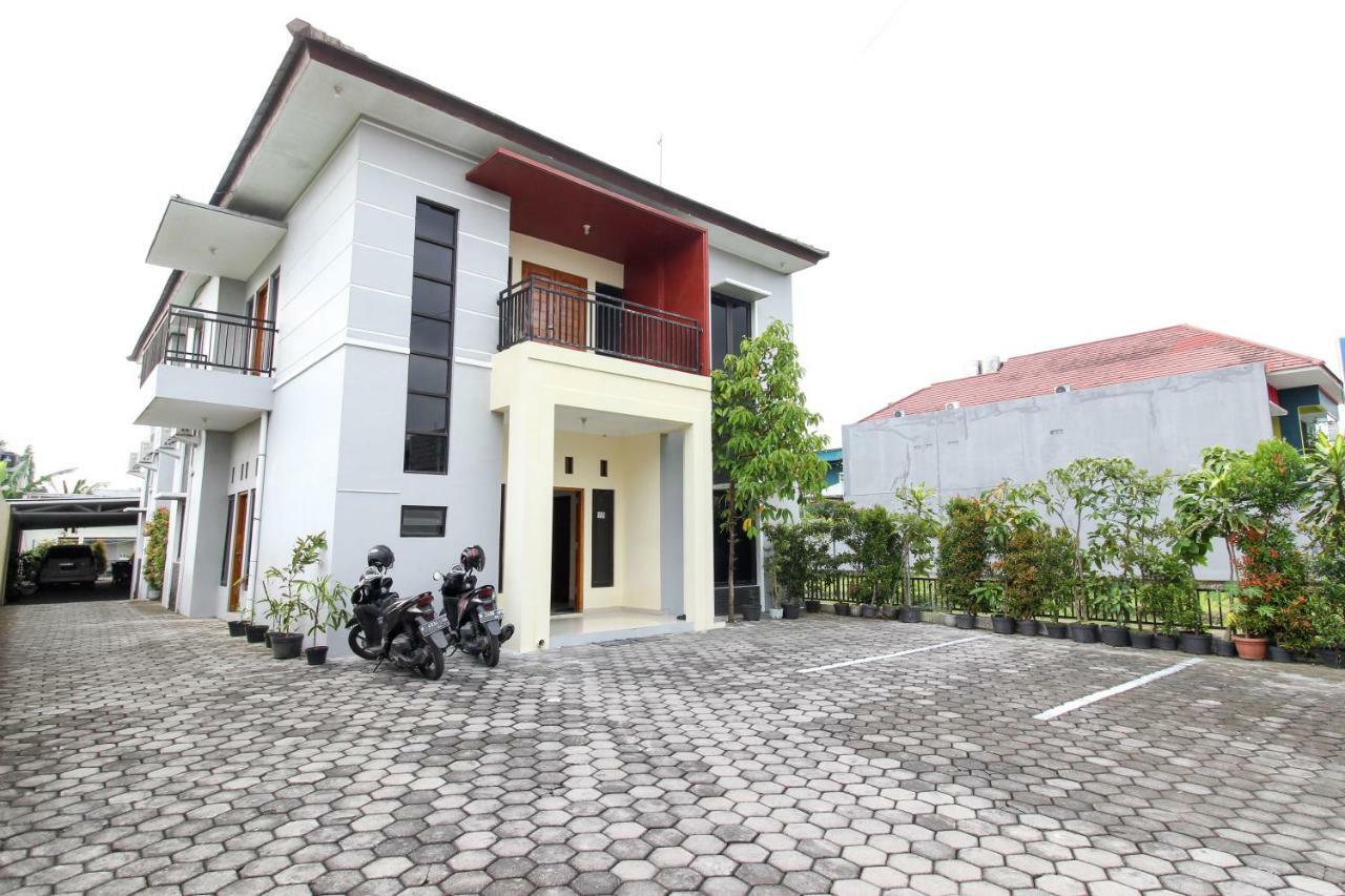 Reddoorz Near Rumah Sakit Condong Catur Maguwo Eksteriør bilde